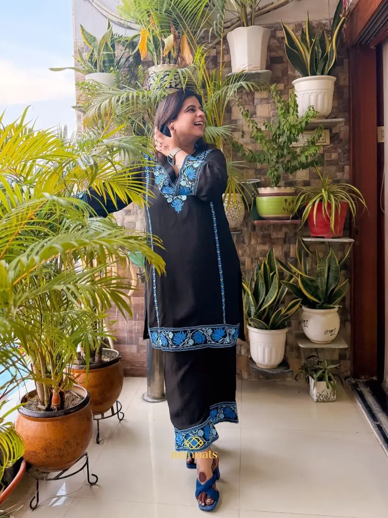 Kashmiri thread embroidery Muslin Suit – Mannats Boutique
