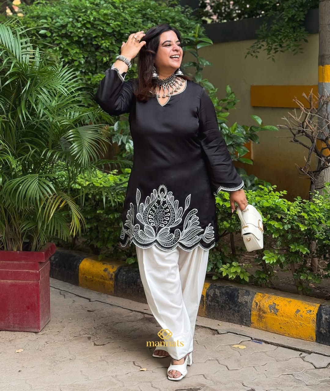 Black cotton silk kurta adorned with intricate embroidery, paired with a classic farshi salwar a (1)
