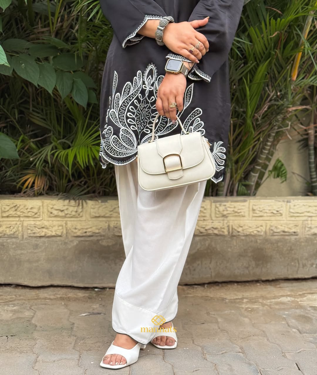 Black cotton silk kurta adorned with intricate embroidery, paired with a classic farshi salwar a (3)