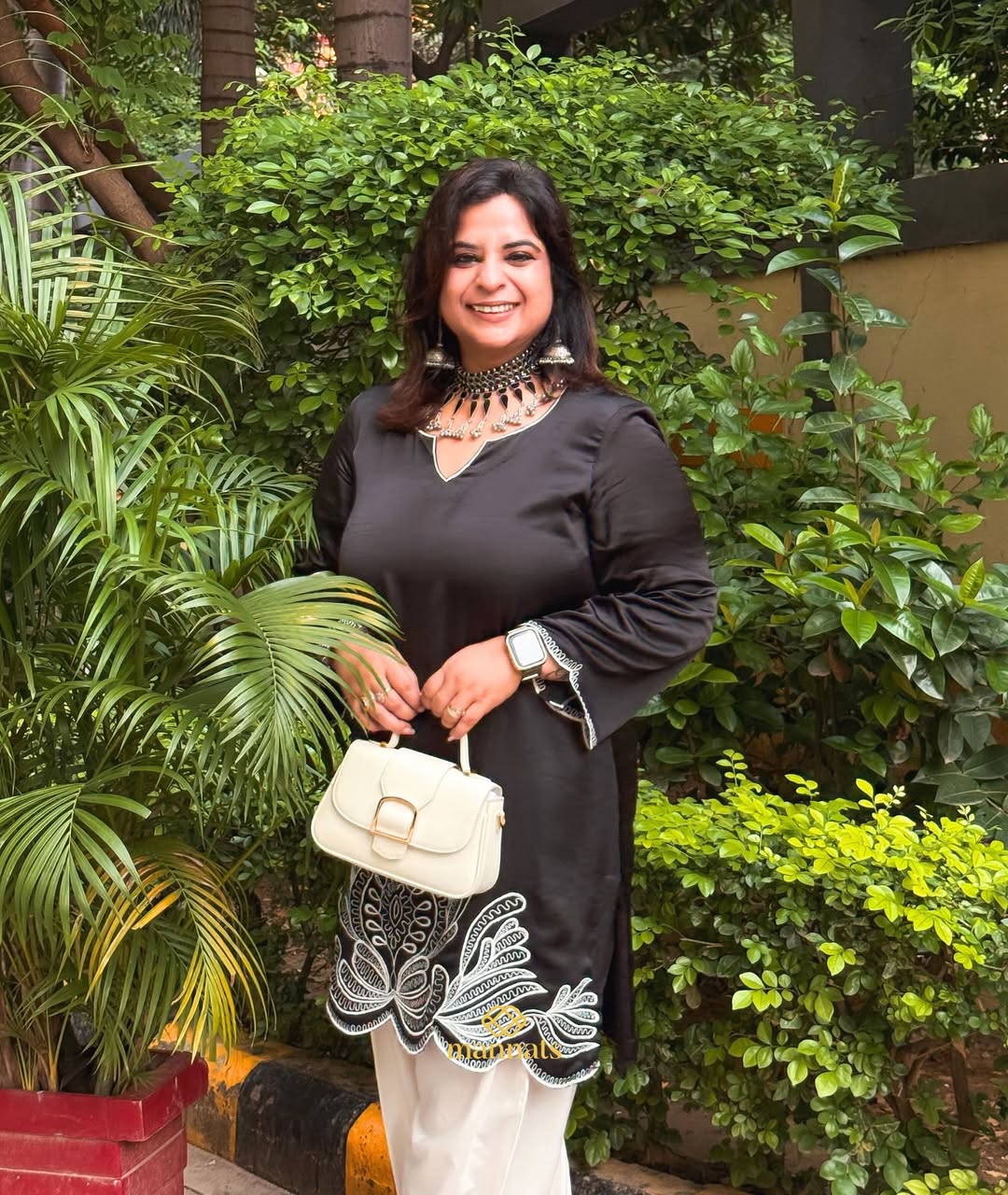 Black cotton silk kurta adorned with intricate embroidery, paired with a classic farshi salwar a (5)