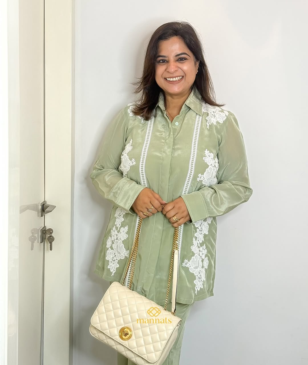 Rozana Rang - Episode 3 🪡🥝🦚This elegant crepe co-ord set is beautifully designed with soft fl (2)