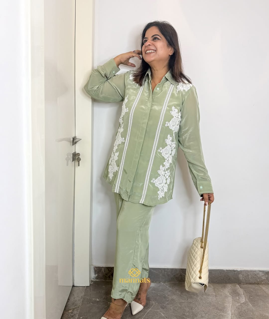 Rozana Rang - Episode 3 🪡🥝🦚This elegant crepe co-ord set is beautifully designed with soft fl (3)