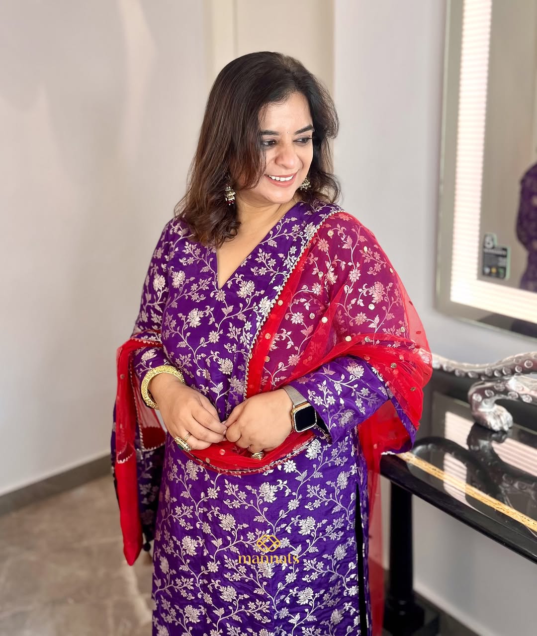 ✍️ Rangon ka उत्सव - Episode 1 🪡❤️This elegant ensemble is crafted in Banarasi Chanderi Georget (4)