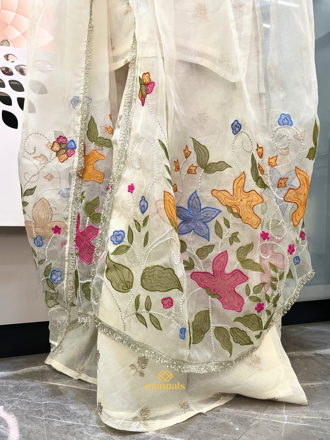 𝐑𝐚𝐧𝐠𝐯𝐚𝐥𝐢 (Day-1 रंगों और रूपों का उत्सव)🙏🏼🤍This Chanderi zari embroidered sharara sui (2)