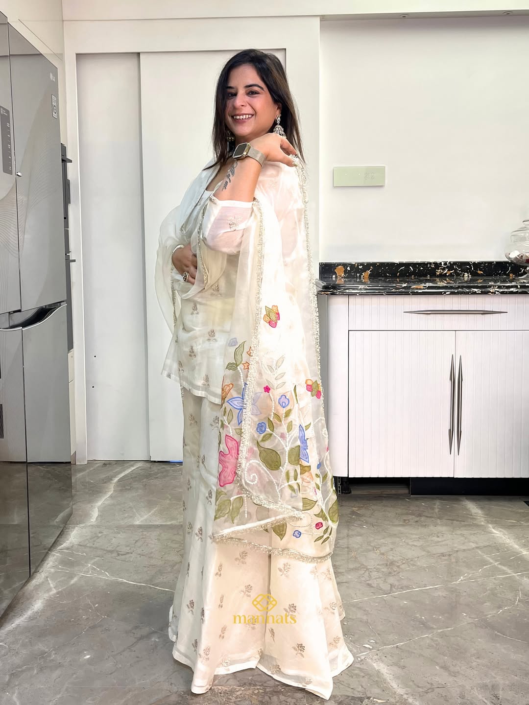 𝐑𝐚𝐧𝐠𝐯𝐚𝐥𝐢 (Day-1 रंगों और रूपों का उत्सव)🙏🏼🤍This Chanderi zari embroidered sharara sui (6)