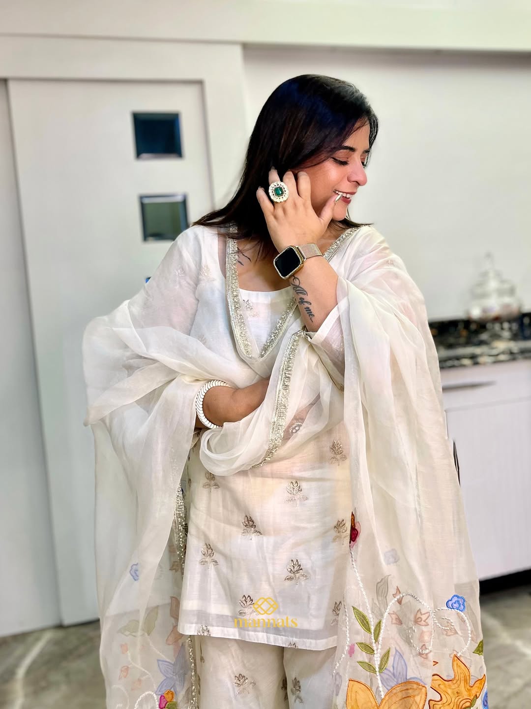 𝐑𝐚𝐧𝐠𝐯𝐚𝐥𝐢 (Day-1 रंगों और रूपों का उत्सव)🙏🏼🤍This Chanderi zari embroidered sharara sui (7)