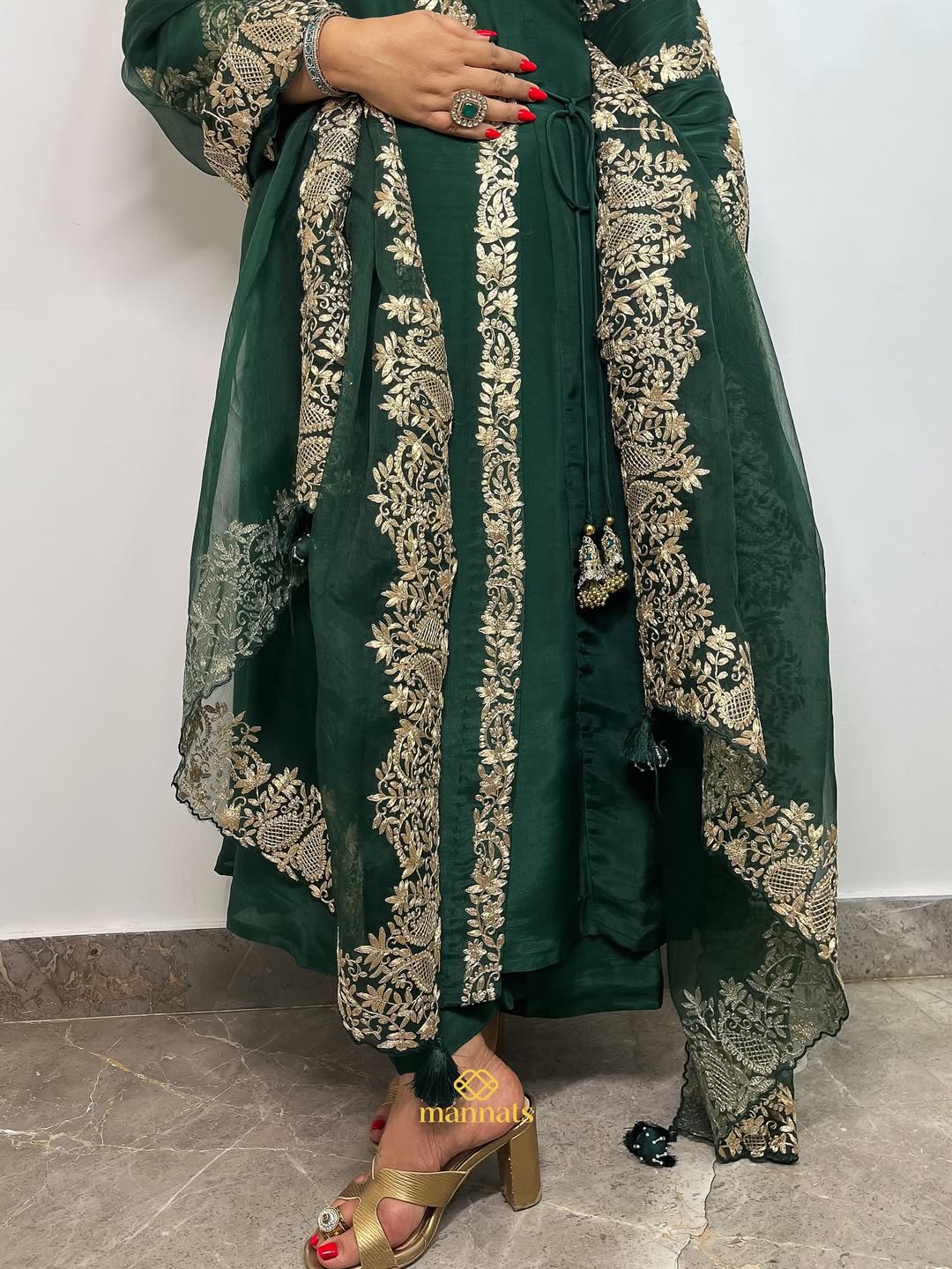 𝐑𝐚𝐧𝐠𝐯𝐚𝐥𝐢 (Day-5 रंगों और रूपों का उत्सव)🙏🏼🌳This Silk Anarkali suit is crafted in rich (1)