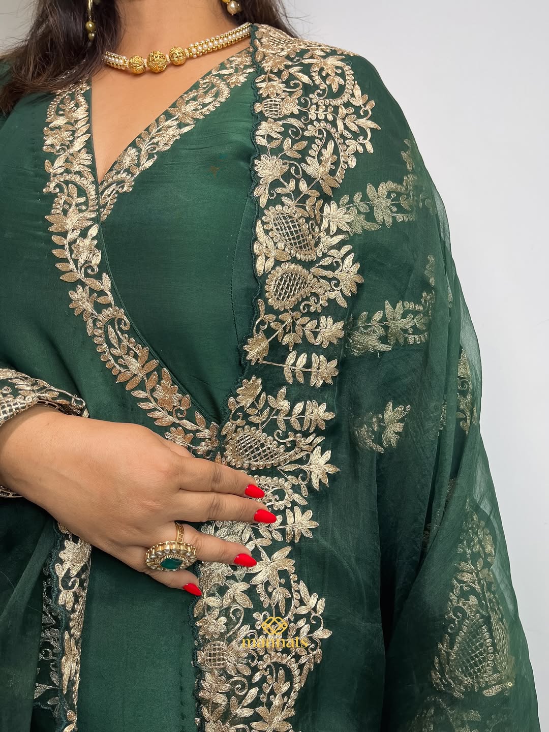 𝐑𝐚𝐧𝐠𝐯𝐚𝐥𝐢 (Day-5 रंगों और रूपों का उत्सव)🙏🏼🌳This Silk Anarkali suit is crafted in rich (6)