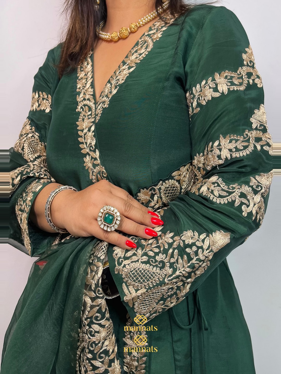 𝐑𝐚𝐧𝐠𝐯𝐚𝐥𝐢 (Day-5 रंगों और रूपों का उत्सव)🙏🏼🌳This Silk Anarkali suit is crafted in rich