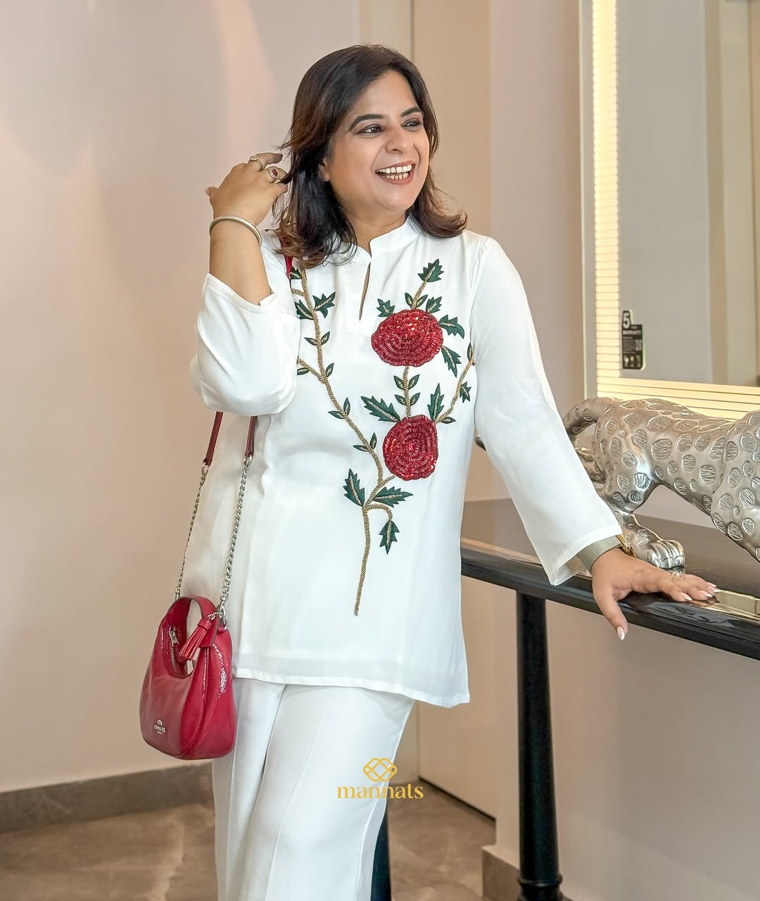 Crafted in luxurious crepe fabric, this coord set is enhanced with delicate sequin hand embroide (2)