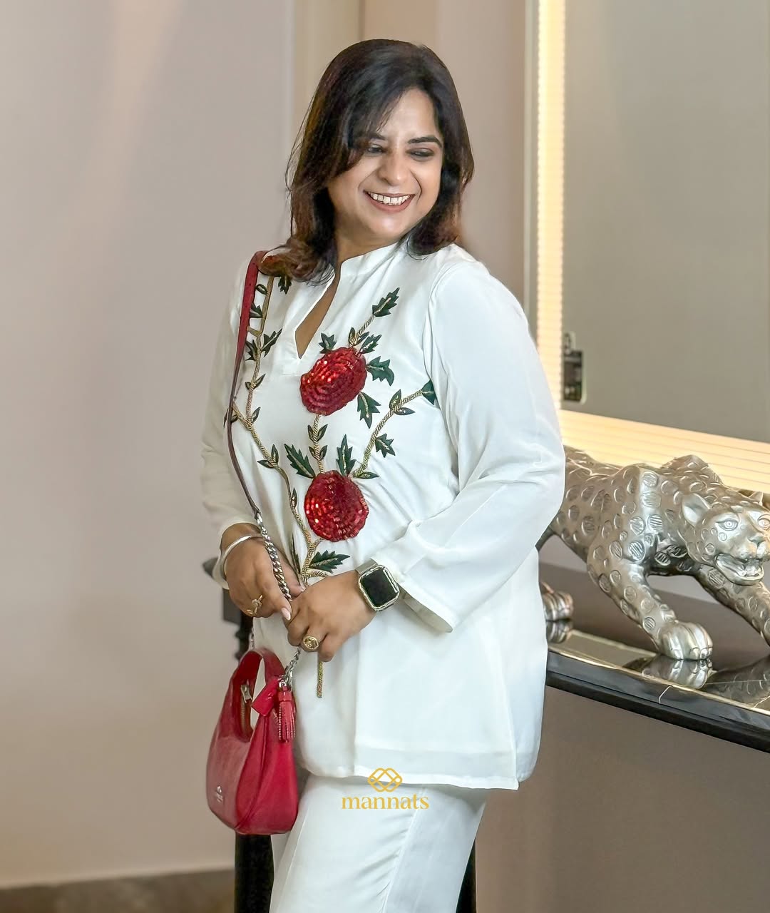 Crafted in luxurious crepe fabric, this coord set is enhanced with delicate sequin hand embroide (6)