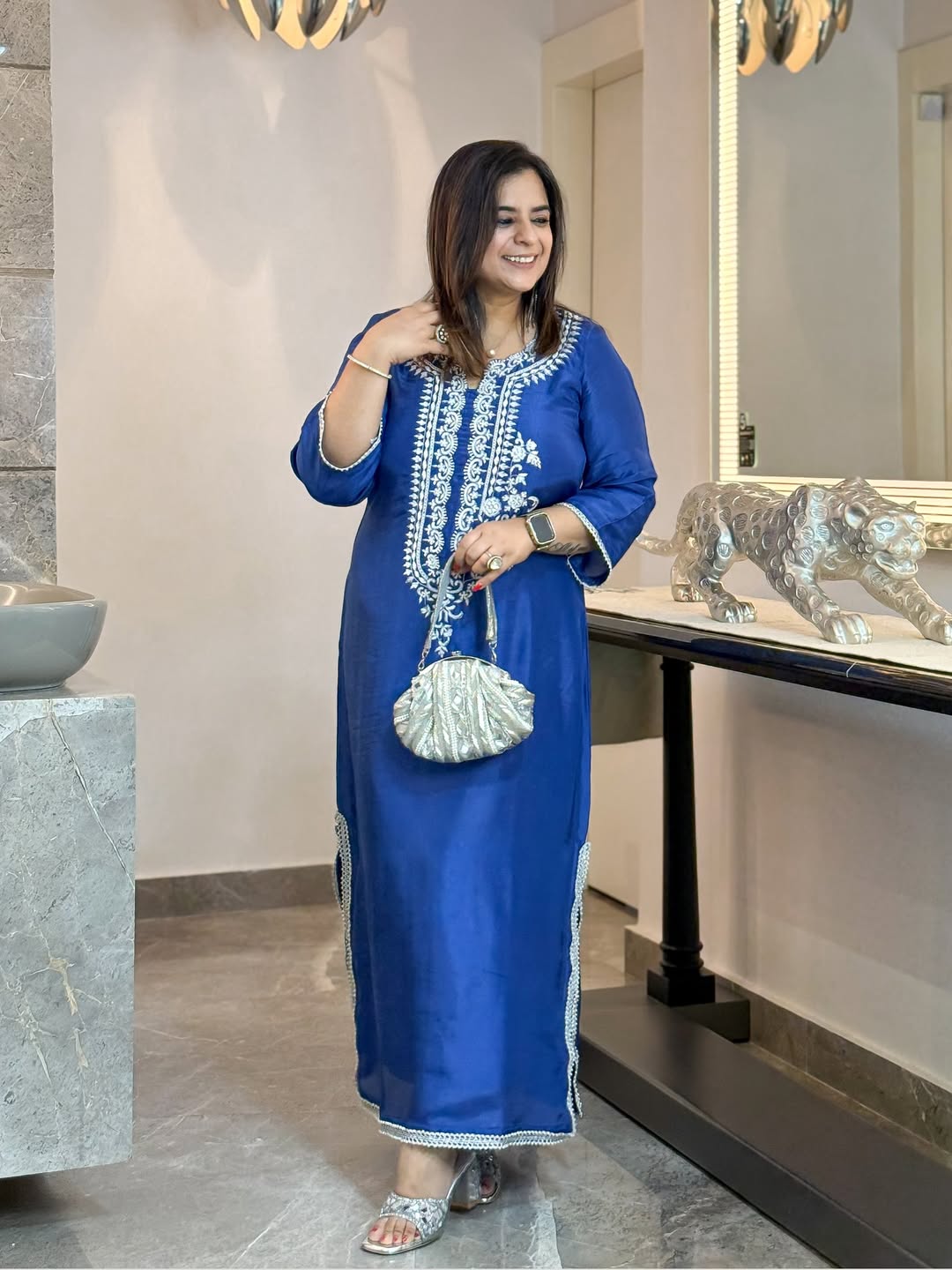 This long Indo-Western dress is crafted from premium fabric, featuring intricate hand embroidery (6)